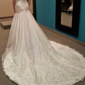 Allure Bridals Style 8552 Ivory/Champagne Satin/Organza Wedding Gown NWOT